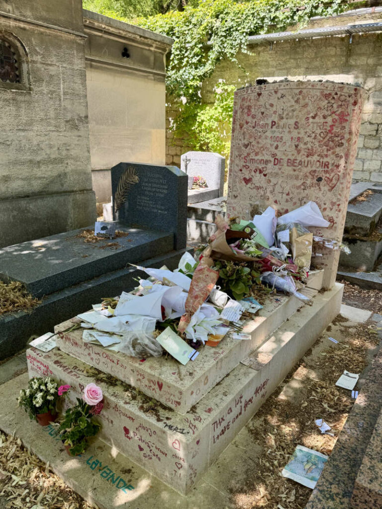 tombe-jeanpaulsartre-simonedebeauvoir-cimetiere-montparnasse-vue3-4