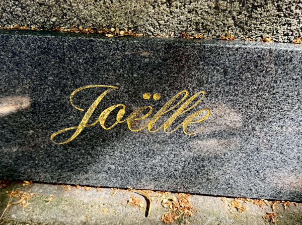 tombe-joelle-Mogensen-cimetiere-montparnasse-Joelle