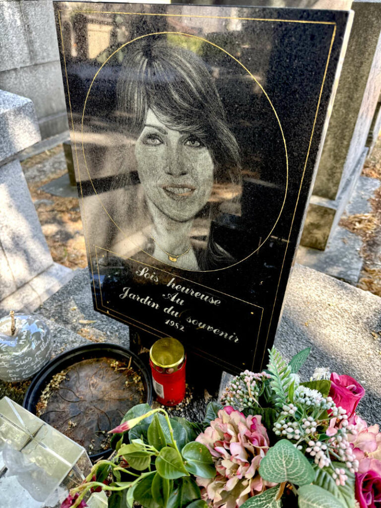 tombe-joelle-cimetiere-montparnasse-cadrephoto