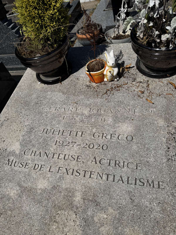 tombe-juliette-greco-cimetiere-montparnasse-zoom