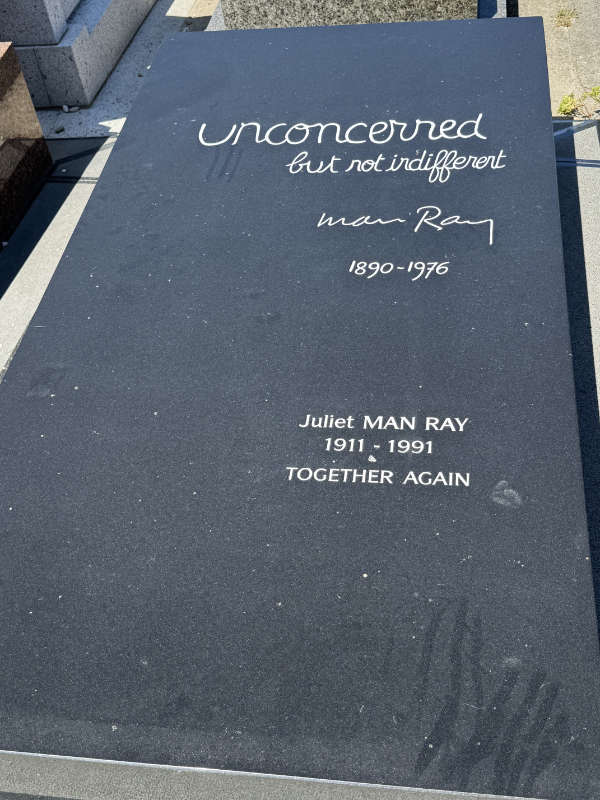 tombe-man-ray-cimetiere-montparnasse-zoom