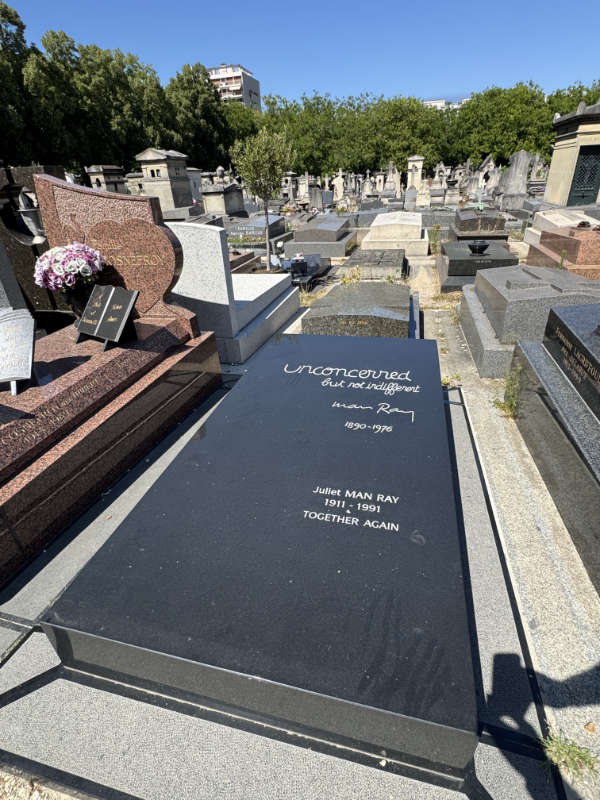 tombe-man-ray-cimetiere-montparnasse