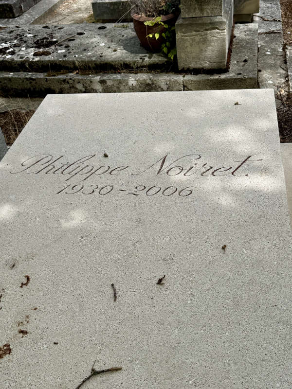 tombe-philippe-noiret-cimetiere-montparnasse-zoom