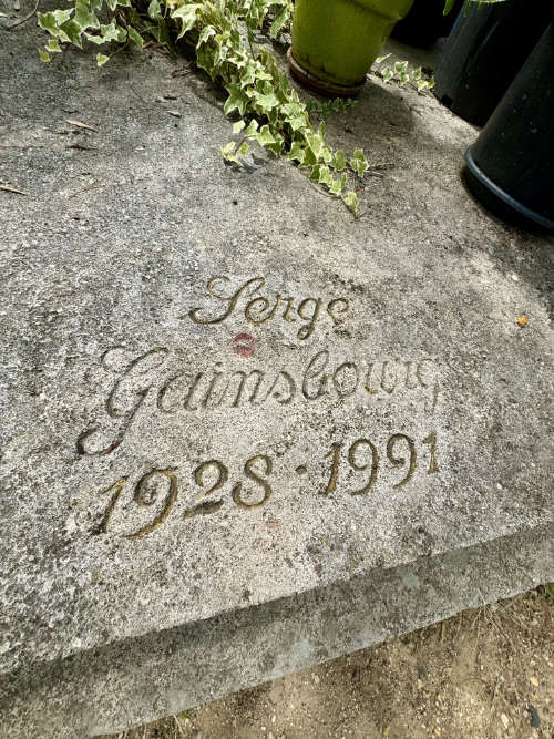 tombe-serge-gainsbourg-cimetiere-montparnasse-zoom-dale