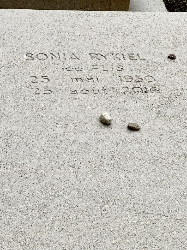 tombe-sonia-rykiel-cimetiere-montparnasse-zoom